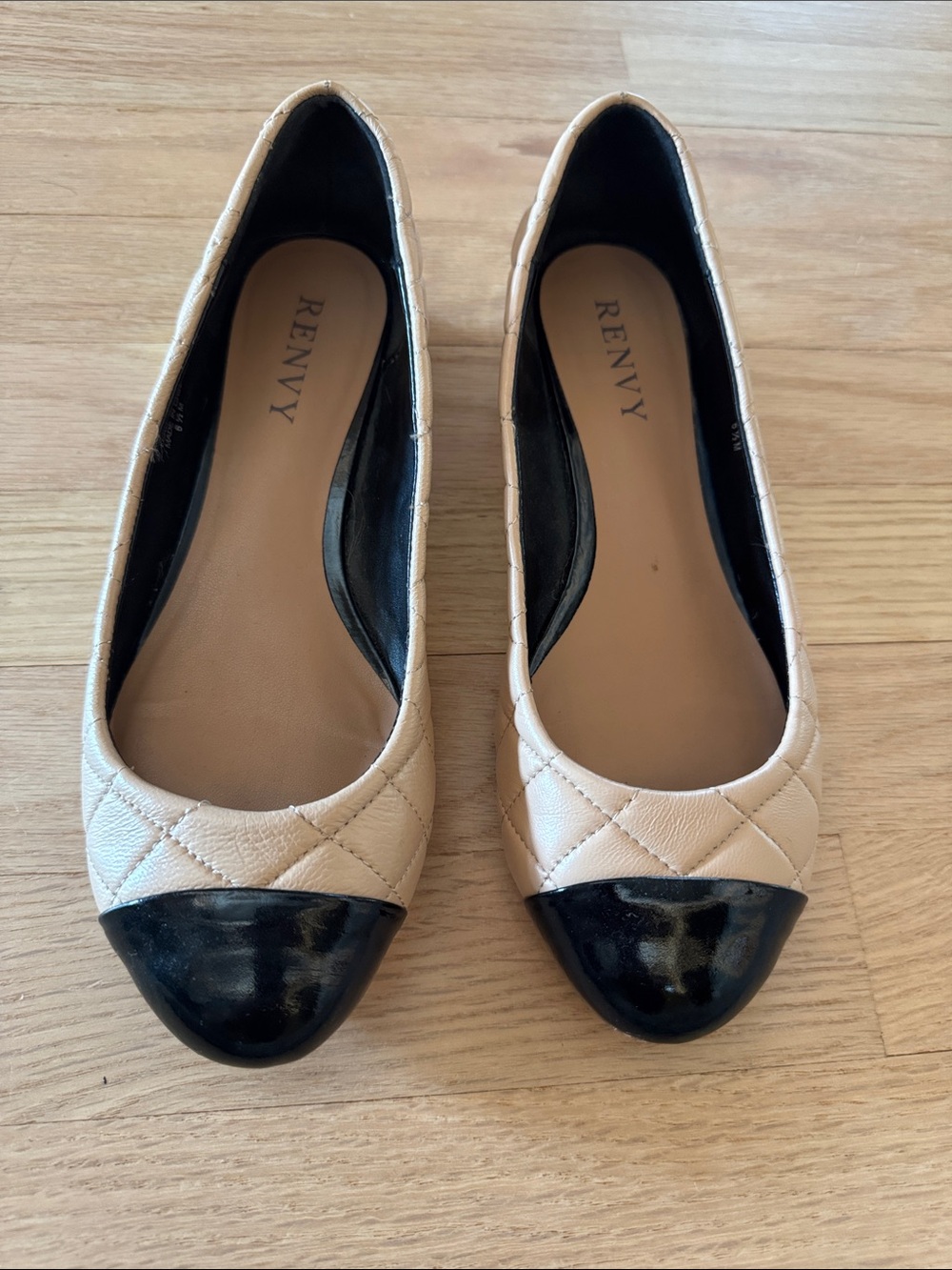 Renvy leather 6.5 ballet flats that look like Chanel iconic flats.